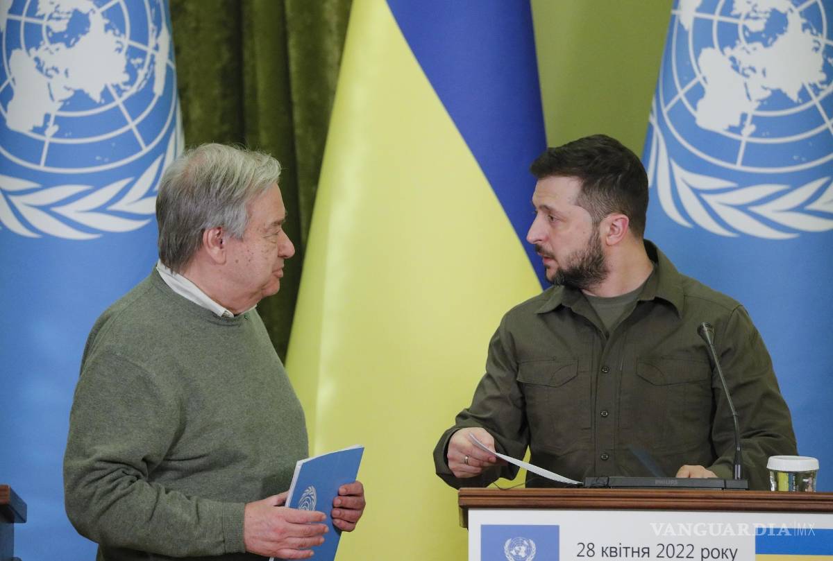 $!El presidente de Ucrania, Volodymyr Zelensky, y el secretario general de la ONU, Antonio Guterres, asisten a su conferencia de prensa conjunta en Kiev, Ucrania.