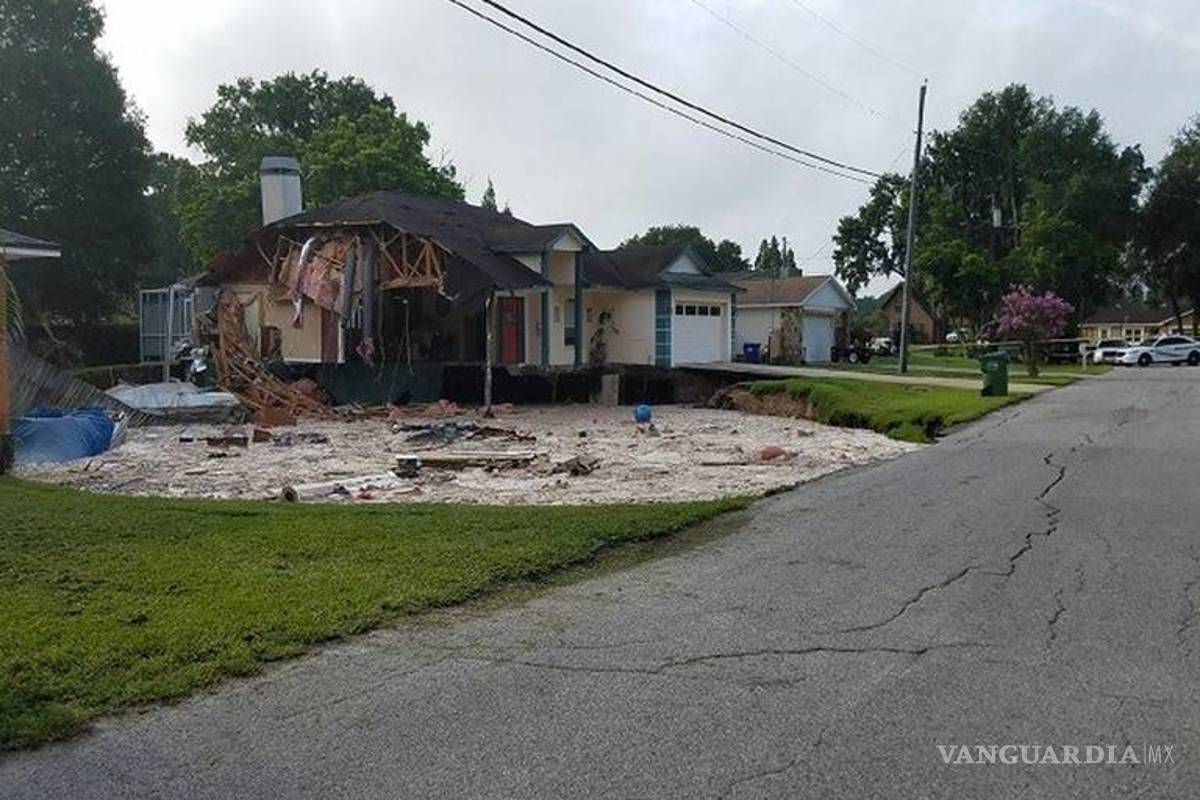 Socavón se 'traga' dos casas en Florida