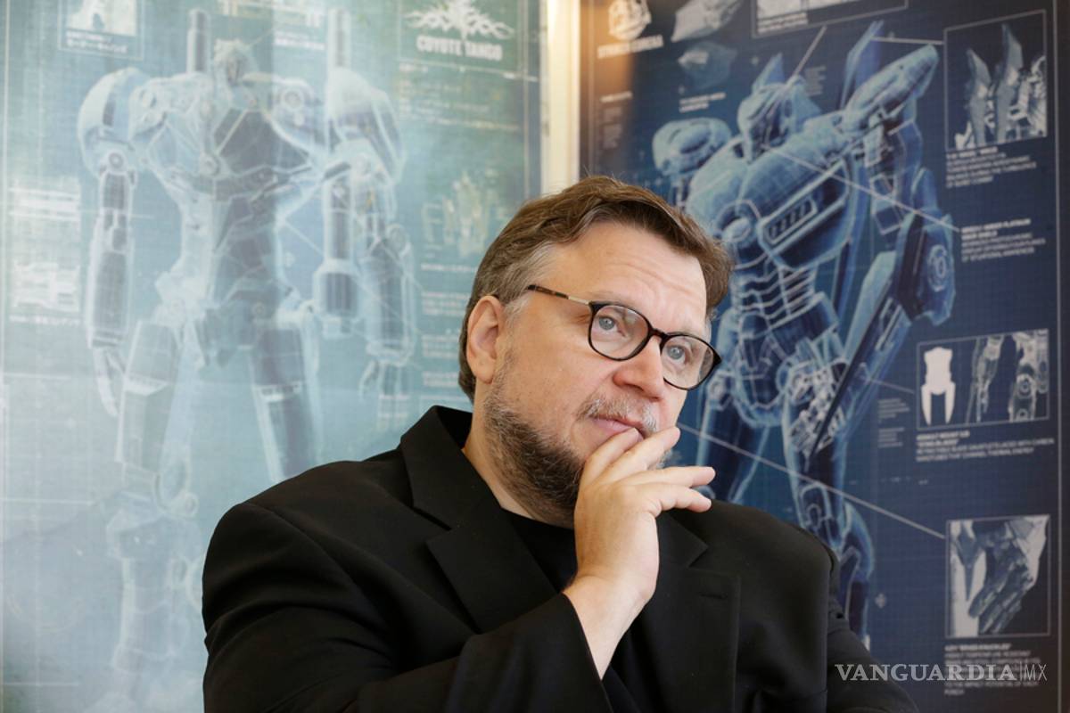 Guillermo del Toro ofrece pagar viaje de becario que pidió ayuda en redes
