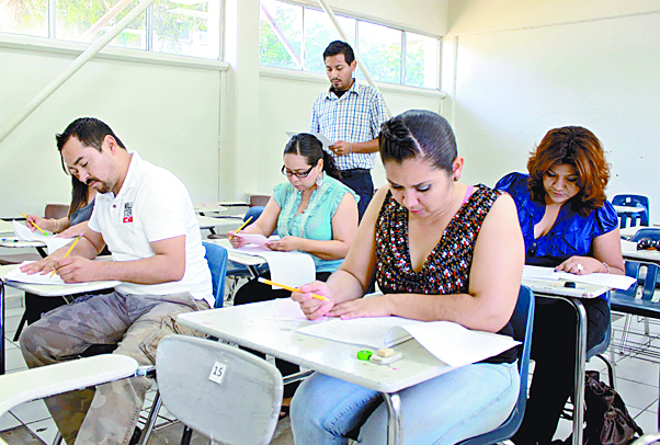 Capacitará a profesores que no pasen evaluación