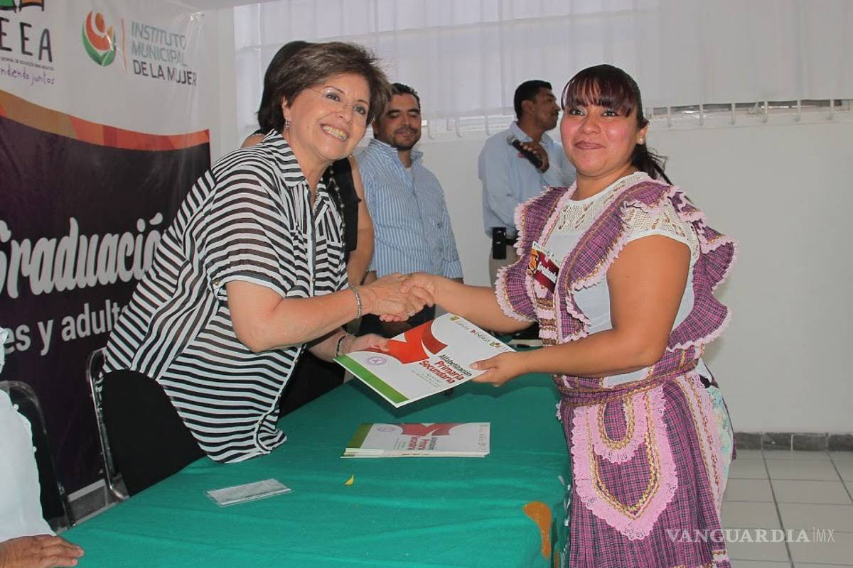 Coahuila entrega 54 mil certificados a Adultos Mayores