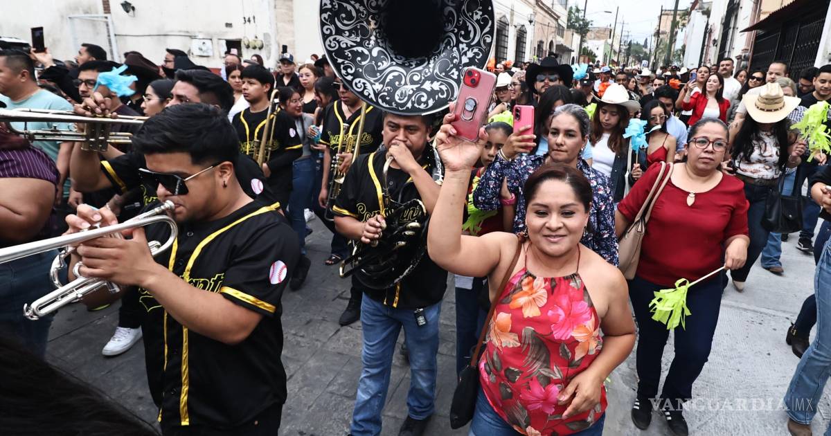 Con gran callejoneada inicia la fiesta Internacional de las Artes de Saltillo FINA 449