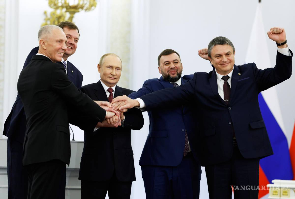 $!El presidente ruso Vladimir Putin (c) celebra la anexión de cuatro regiones ucranianas a Rusia.