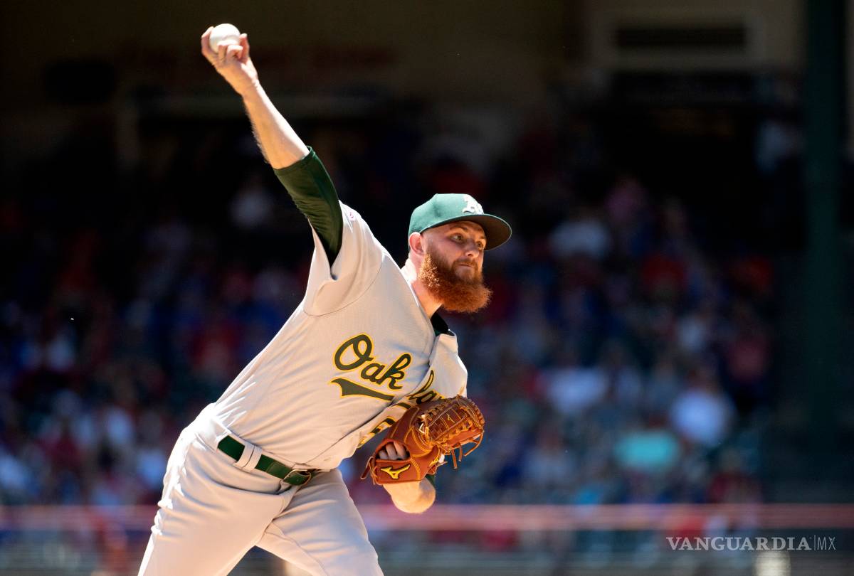 $!Rangers pega un par de 'vuelacercas' y le gana a los Atléticos