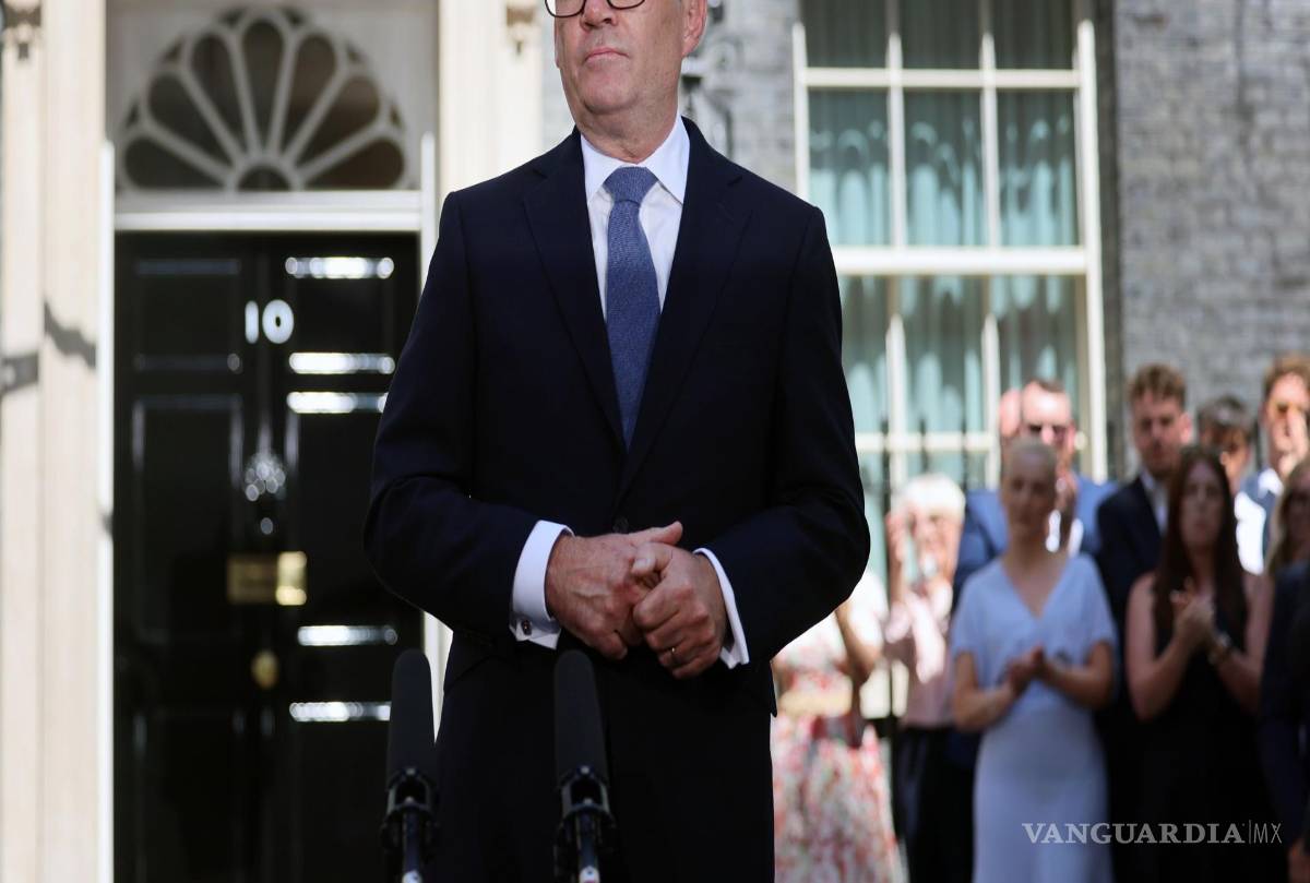 $!El nuevo primer ministro británico, Andy Burnham, pronuncia un discurso frente al número 10 de Downing Street en Londres, Gran Bretaña.