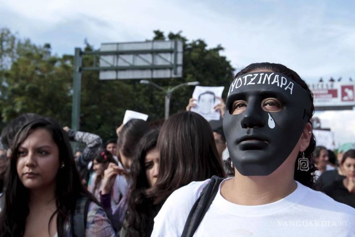 Padres de los 43 exigen al Gobierno cumplir acuerdo firmado con el GIEI