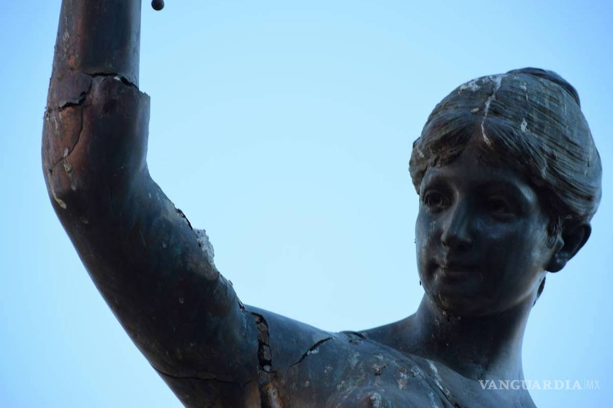 Lucen en mal estado las ninfas de la Plaza de Armas de Saltillo