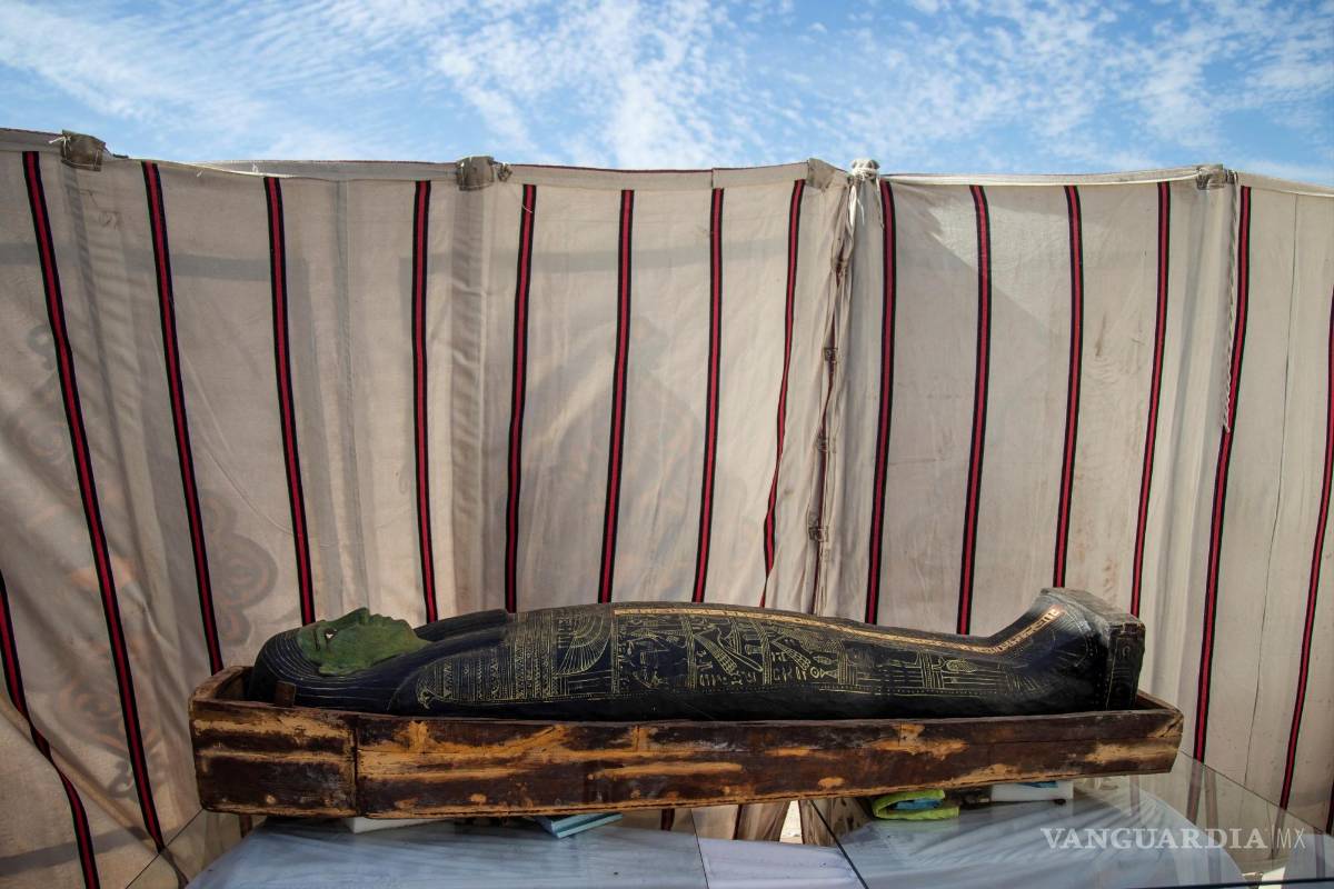 $!17/01/2021.- Momia y piezas descubiertas en el templo funerario de la reina Nearit, esposa del rey Teti, del yacimiento arqueológico de Saqqara, Egipto. EFE/EPA/Mohamed Hossam