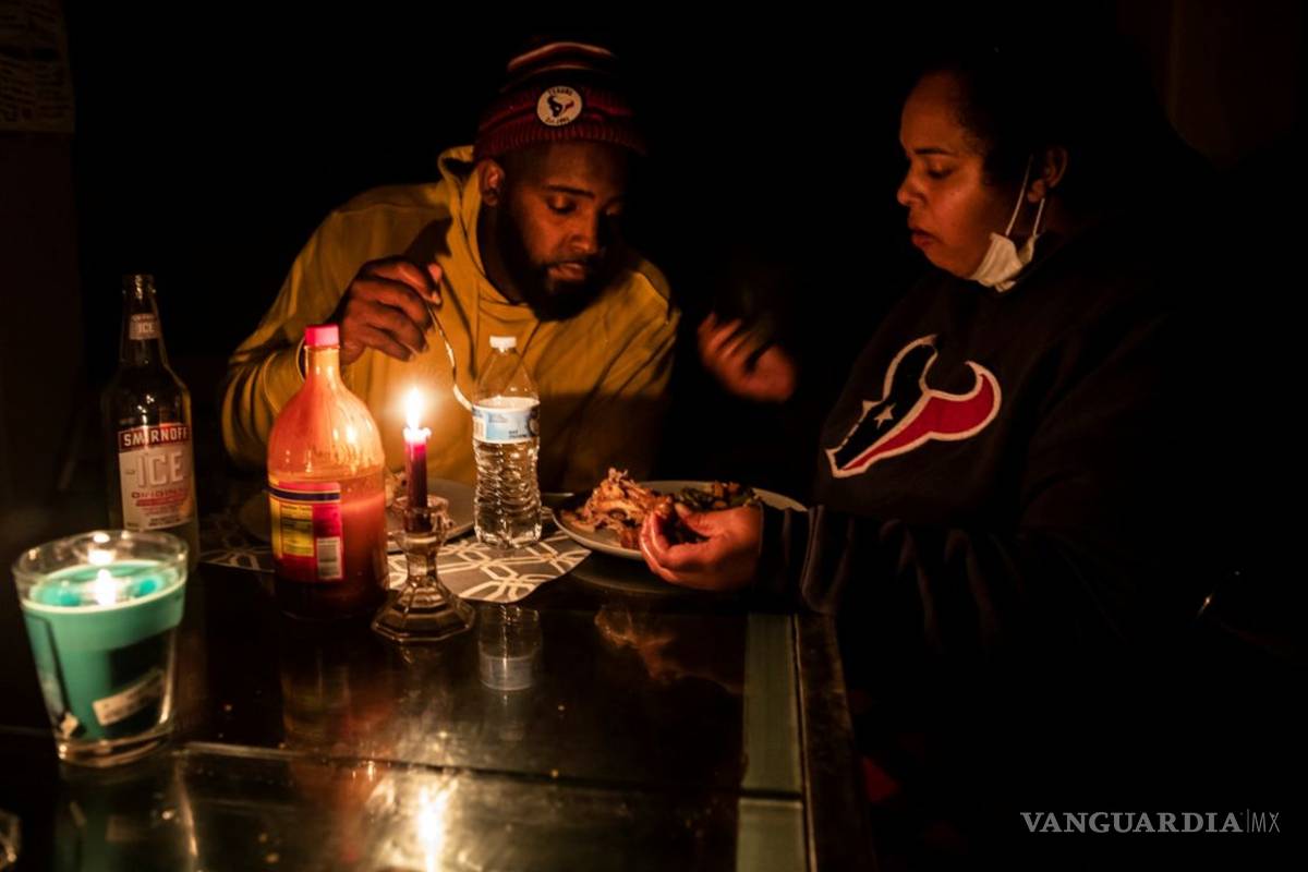 Ola de frío deja a 2.7 millones de hogares sin electricidad en Texas