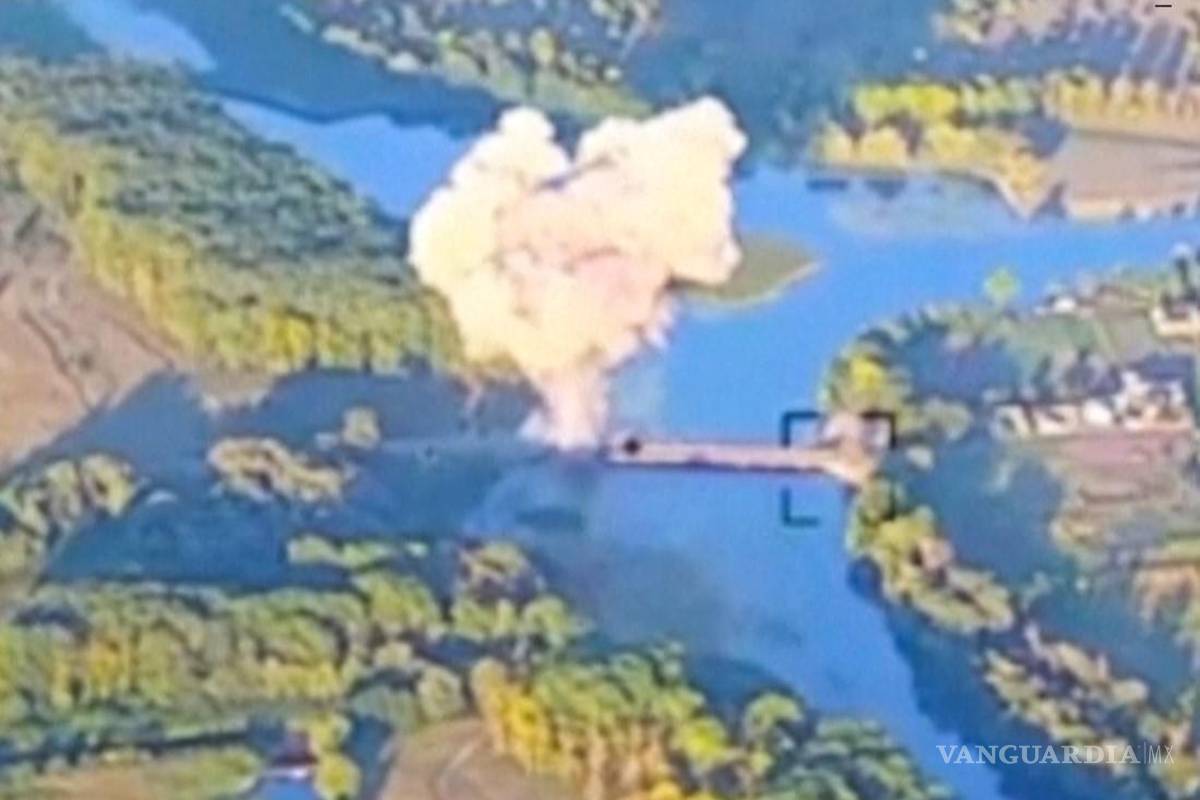 $!Imágenes obtenidas por The Associated Press muestran la destrucción de uno de los puentes en la región de Kursk.