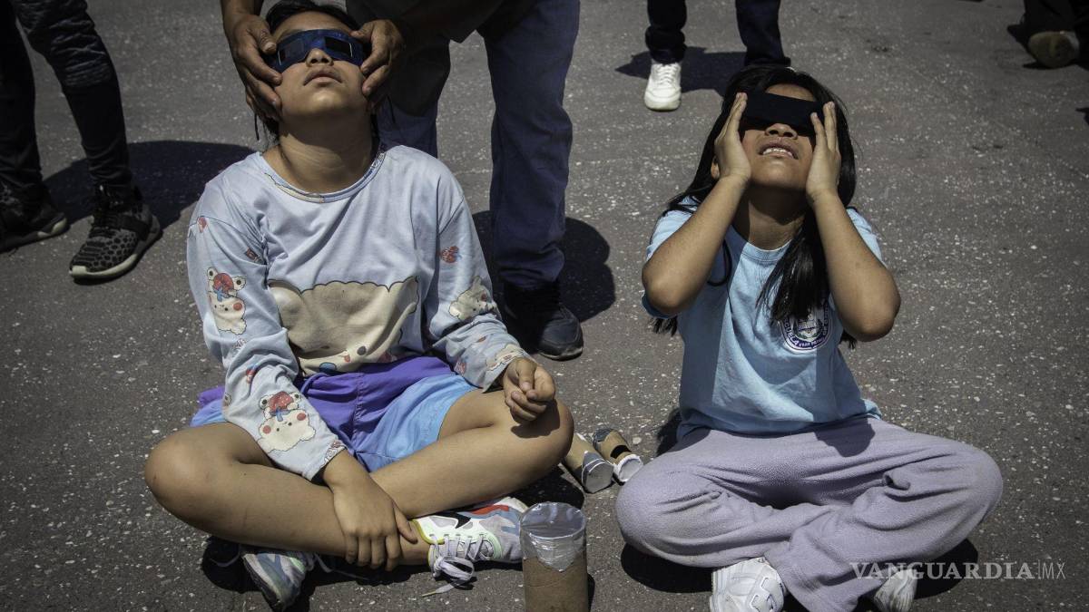 Así cautiva, maravilla y asombra el eclipse solar desde Mazatlán hasta la isla de Terranova (fotos)