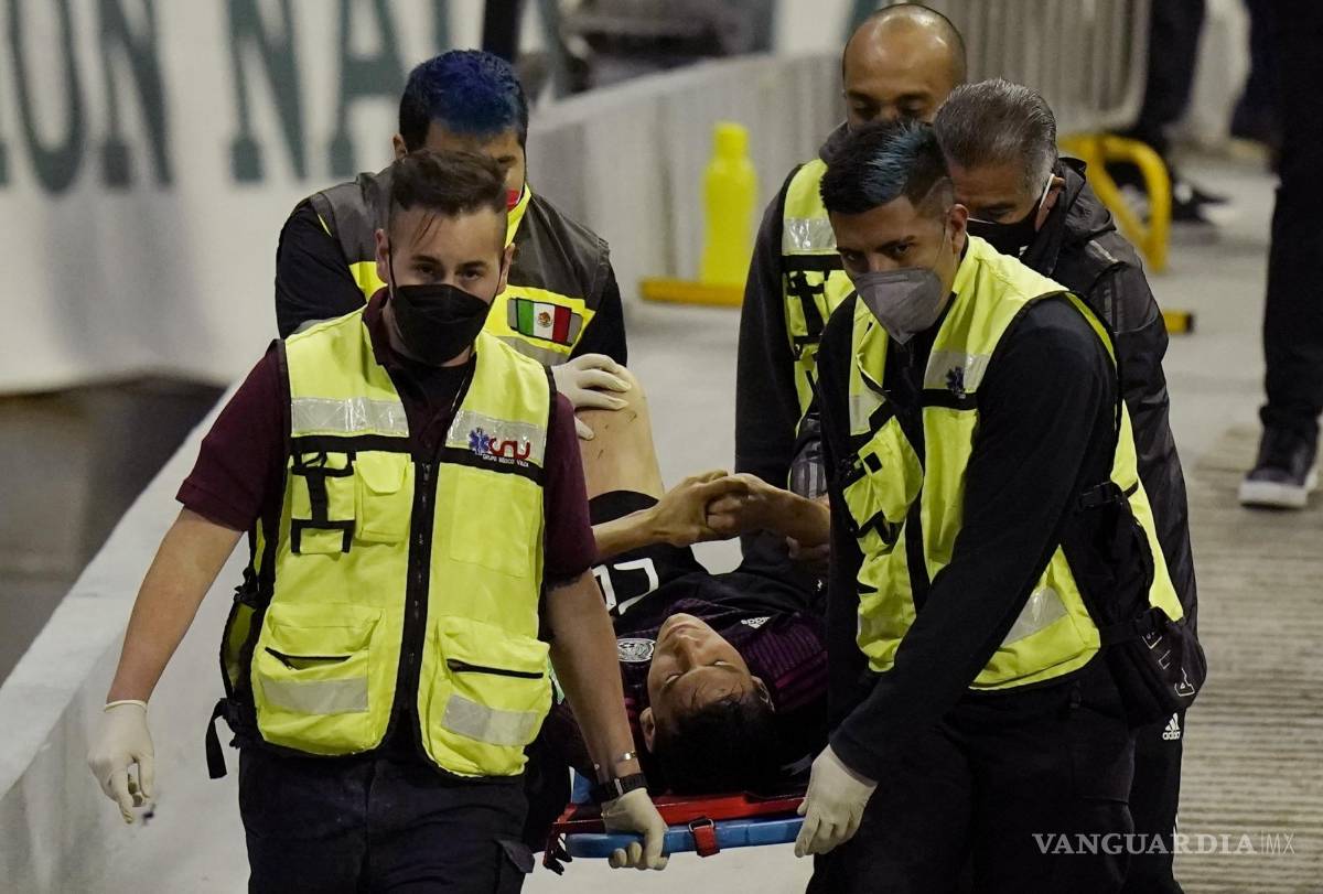 $!Hirving Lozano abandonó el partido del Tri frente a Panamá en camilla.