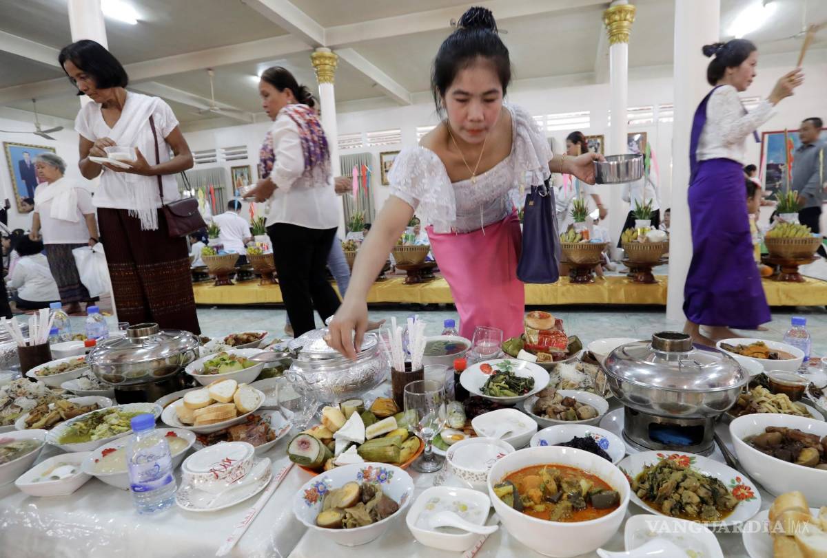 $!Celebración en Camboya del Pchum Ben Festival. EFE/EPA/Mak Remissa
