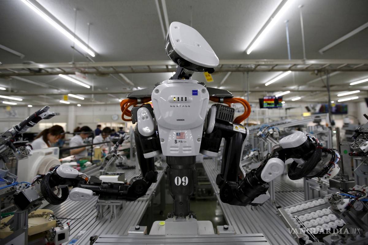 Las mujeres perderán más empleos frente a los robots: Informe