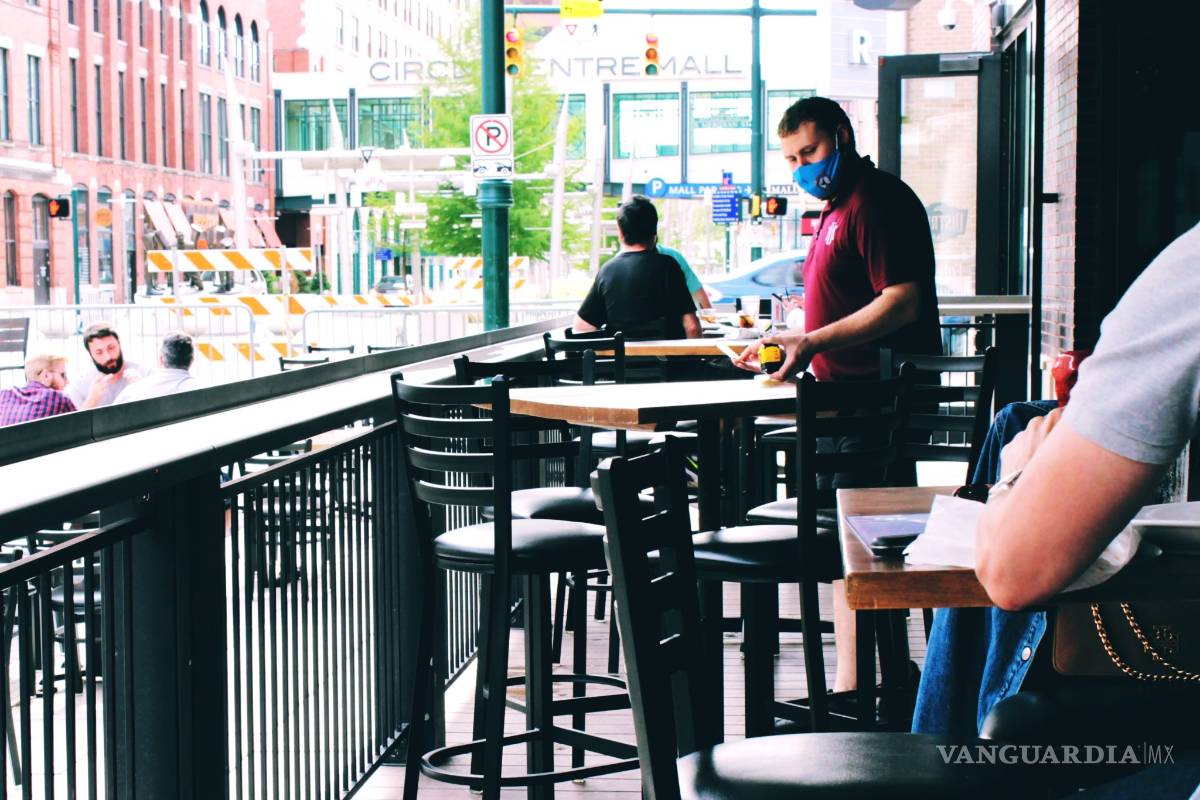 Experimento ejemplifica lo fácil que puede ser contagiarse de COVID-19 en un lugar público