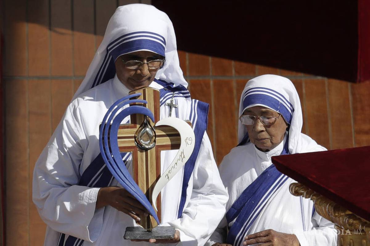 Reliquia de la madre Teresa de Calcuta expuesta en la Plaza de San Pedro
