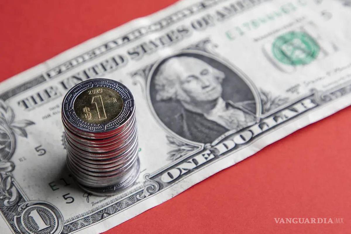 Peso se aprecia en Día de Muertos; arranca a 17.60 por dólar