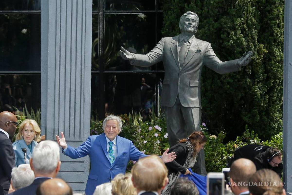 Tony Bennett inaugura estatua de bronce en San Francisco