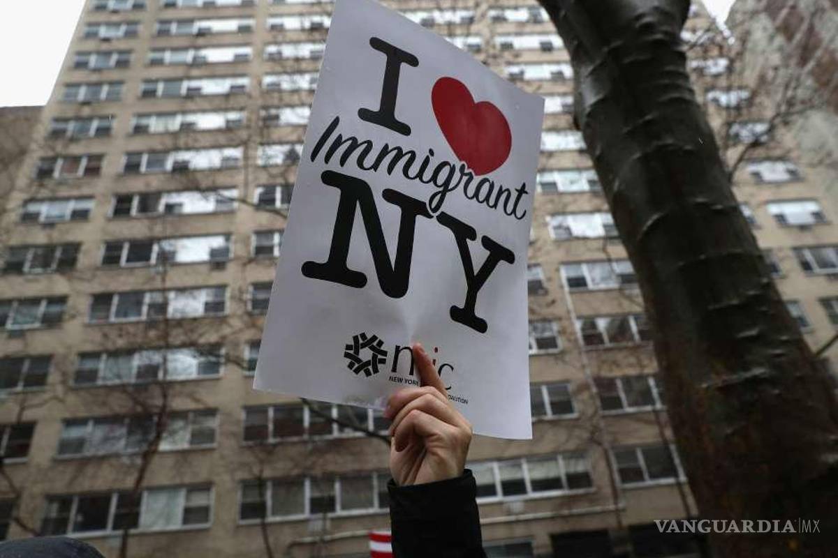 Fiscal general de EU exige a 'ciudades santuario' deportar a indocumentados