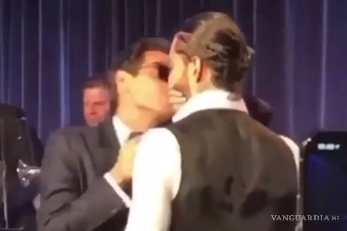 Maluma besa a Marc Anthony y a su novia Natalia Barulích en el mismo escenario