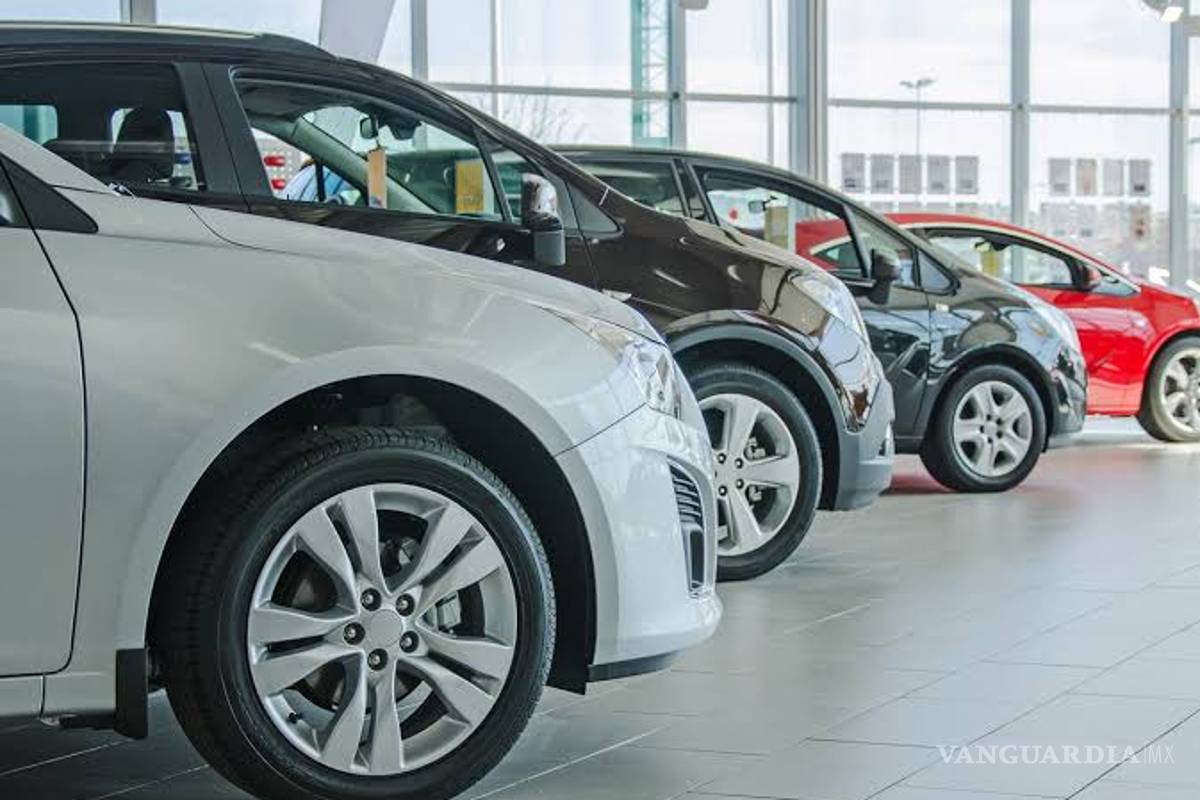 Economía mexicana sufre freno por caída en ventas de automóviles