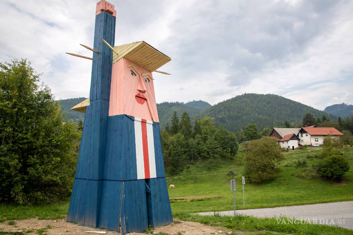 Erigen estatua poco halagadora de Trump en Eslovenia