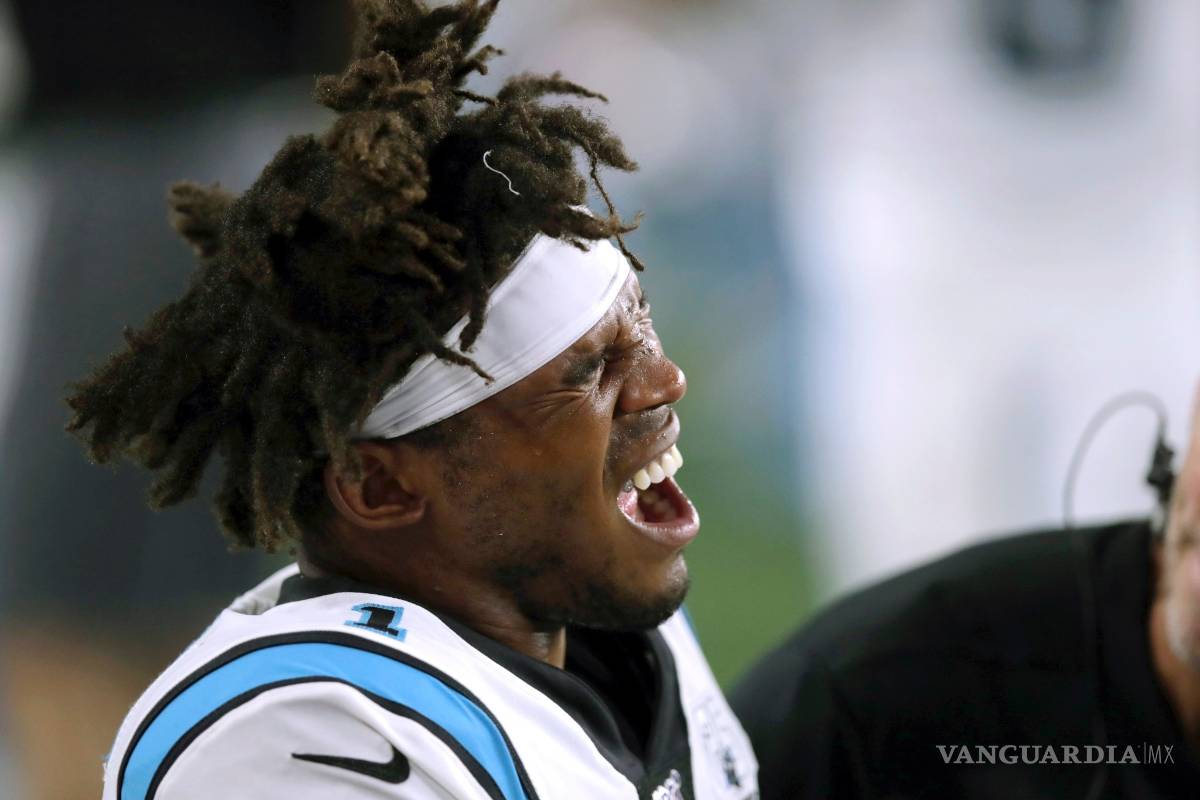 Cam Newton se lesiona en su regreso al 'emparrillado'
