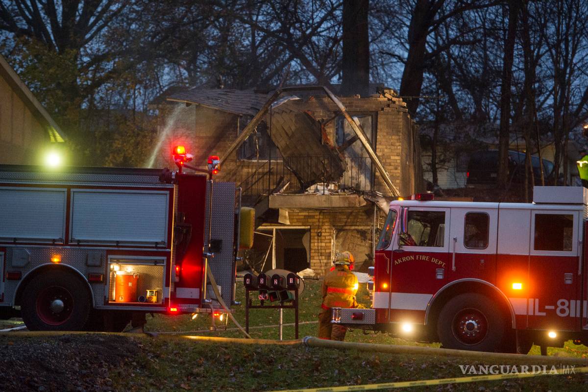 Avión se estrella contra edificio en Ohio; hay nueve muertos