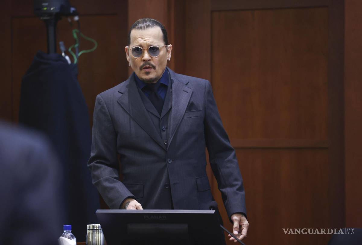 $!El actor Johnny Depp llega a la corte en su tercer días de testimonios en el estrado.