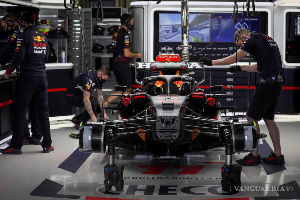 $!Su ingreso a pits se dio hasta la vuelta 35 y con una ventaja sobre el segundo lugar de casi nueve segundos.