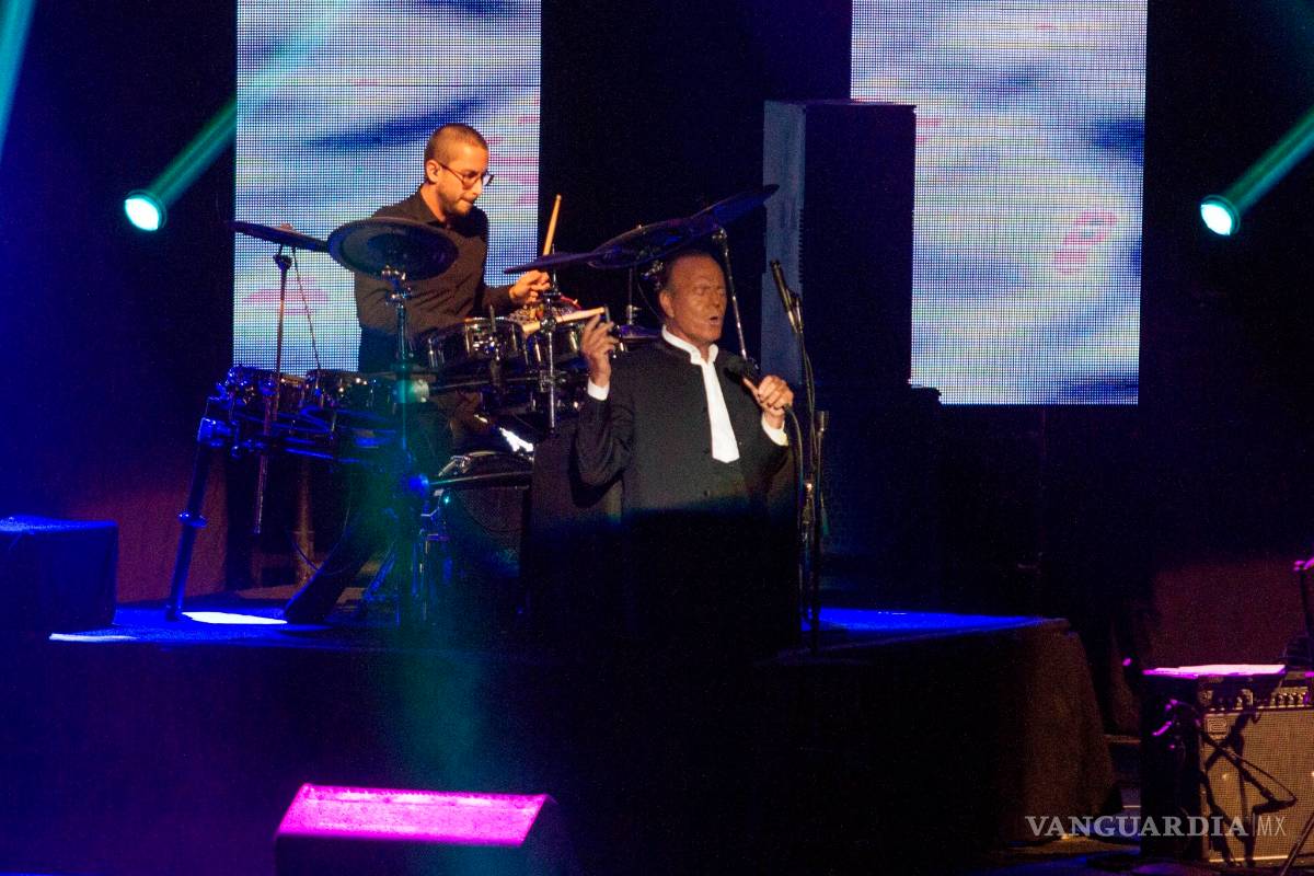 ¡Uff!, suspenden juicio sobre supuesta paternidad de Julio Iglesias