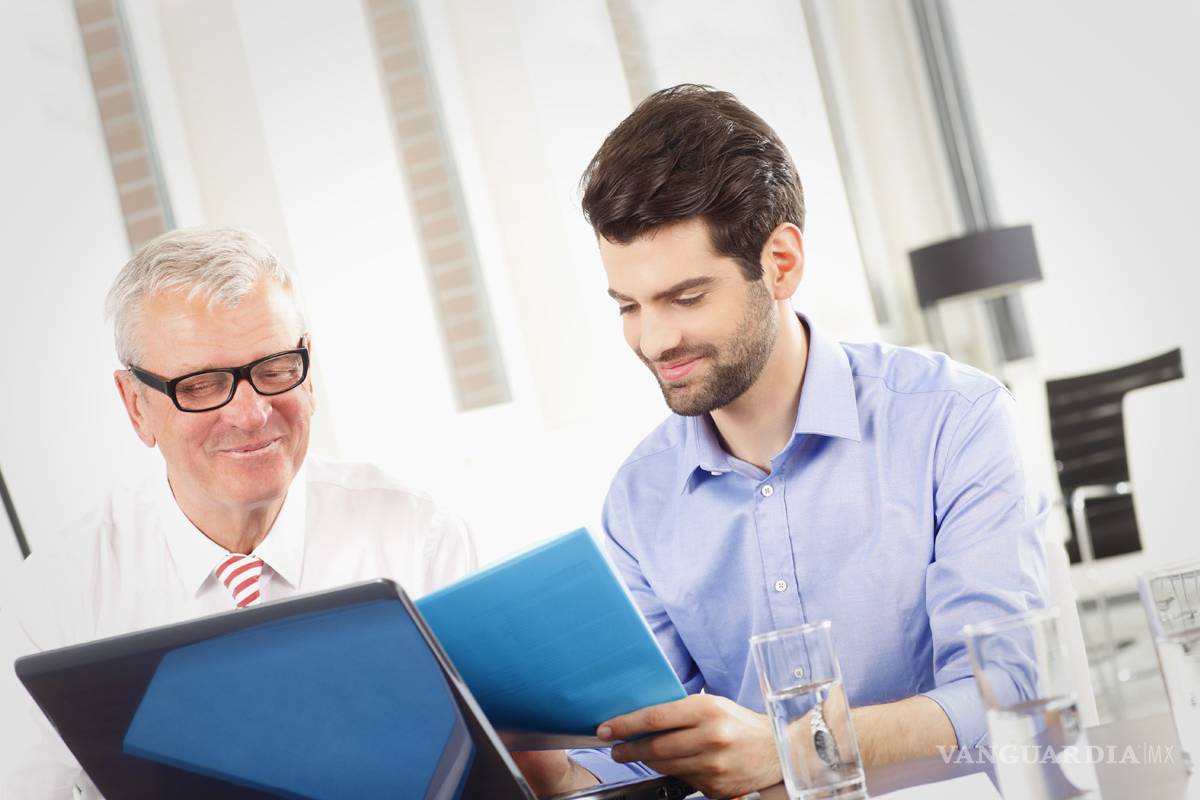 6 consejos que debes darle a su hijo en su primer empleo