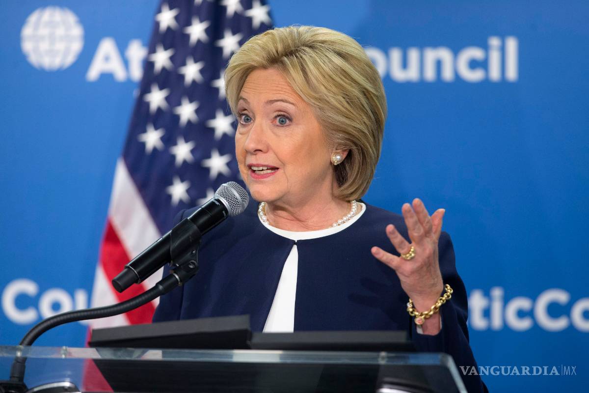 'Me rehúso a ver esto como normal', dice Hillary sobre tiroteo en California