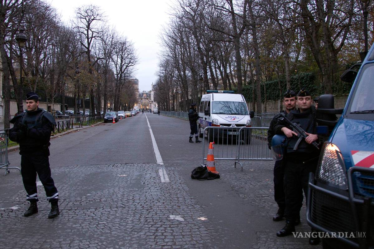 Hallan pasaporte sirio en uno de los lugares atacados por yihadistas en París