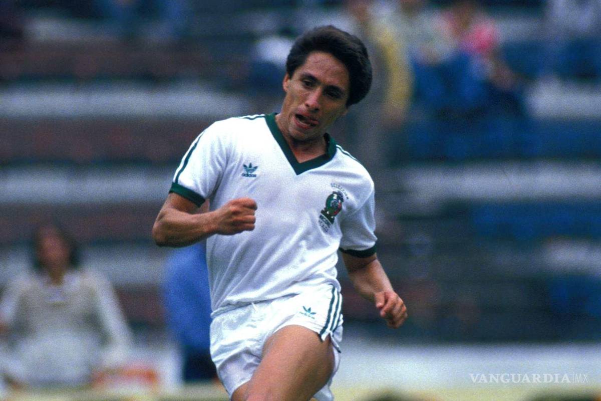 Negrete mete 'golazo', pasa a semifinales y vence a Bergkamp