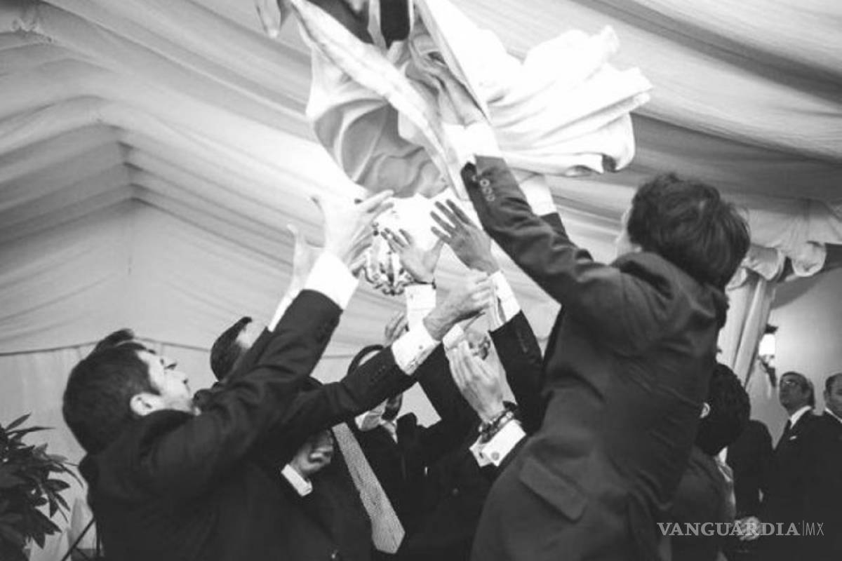 Novia queda parapléjica al caer cuando era alzada por los invitados