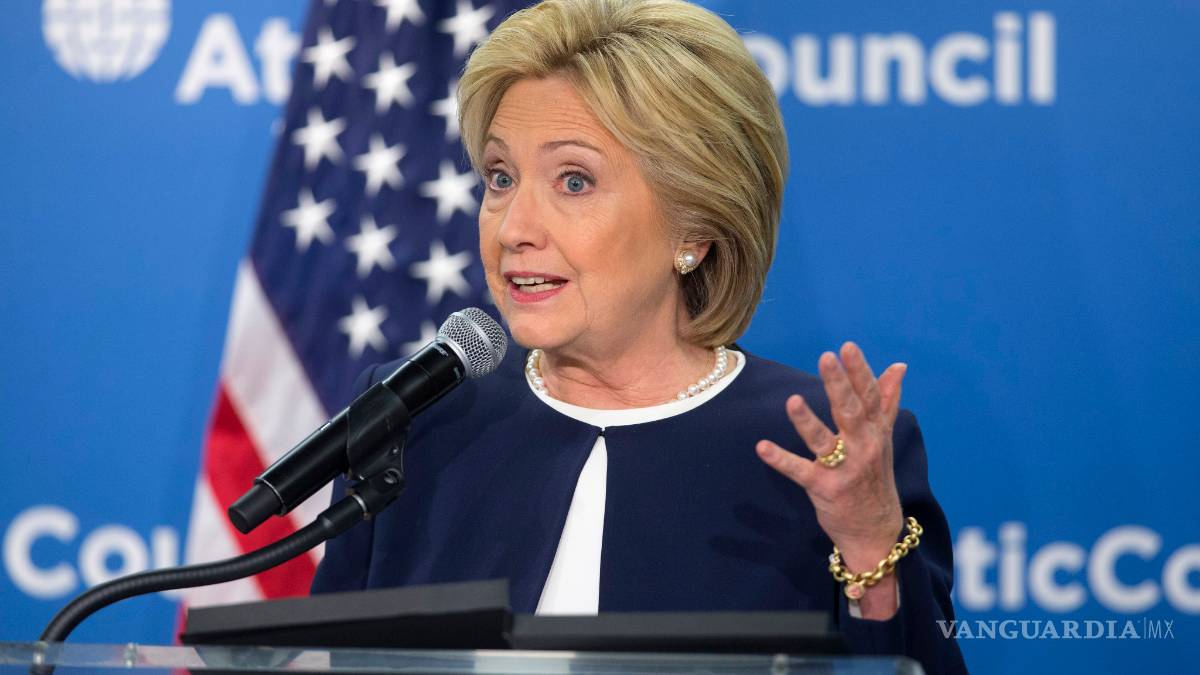 'Me rehúso a ver esto como normal', dice Hillary sobre tiroteo en California