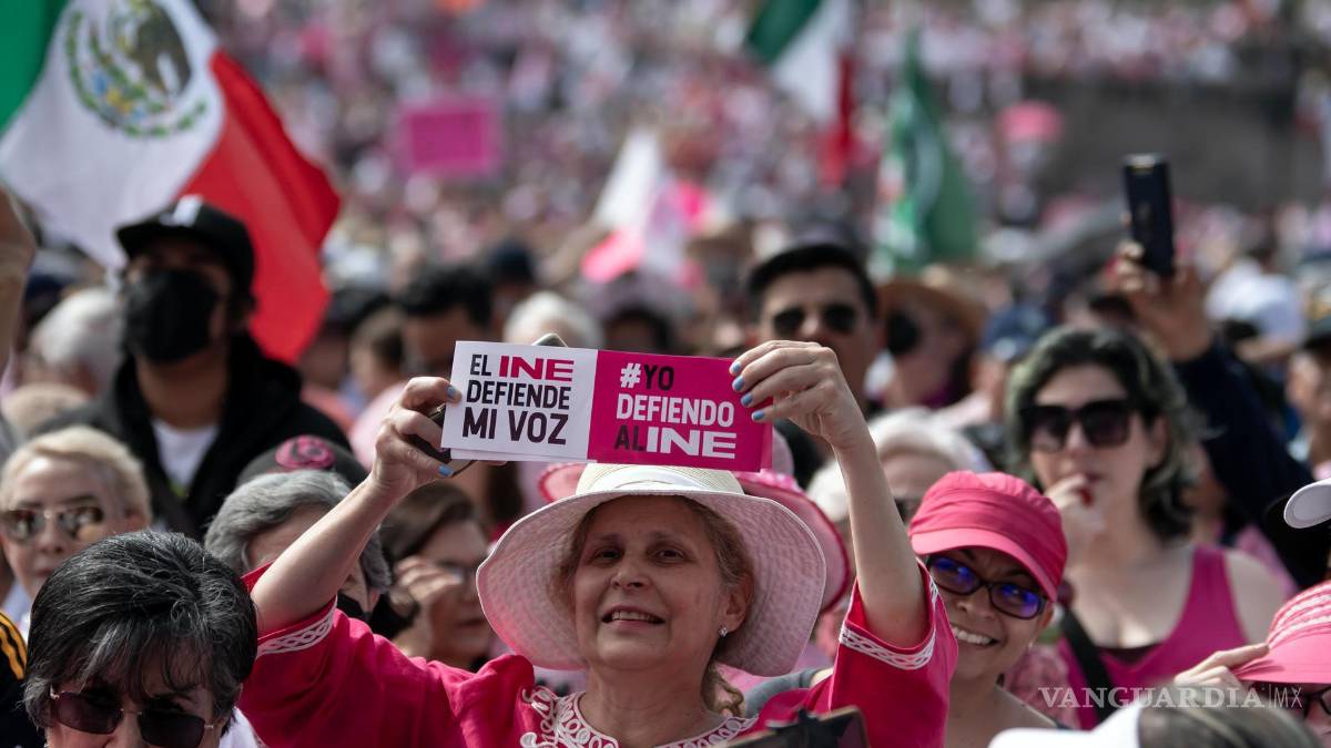 Así toman las calles y plazas miles de mexicanos para defender al INE (Fotos)