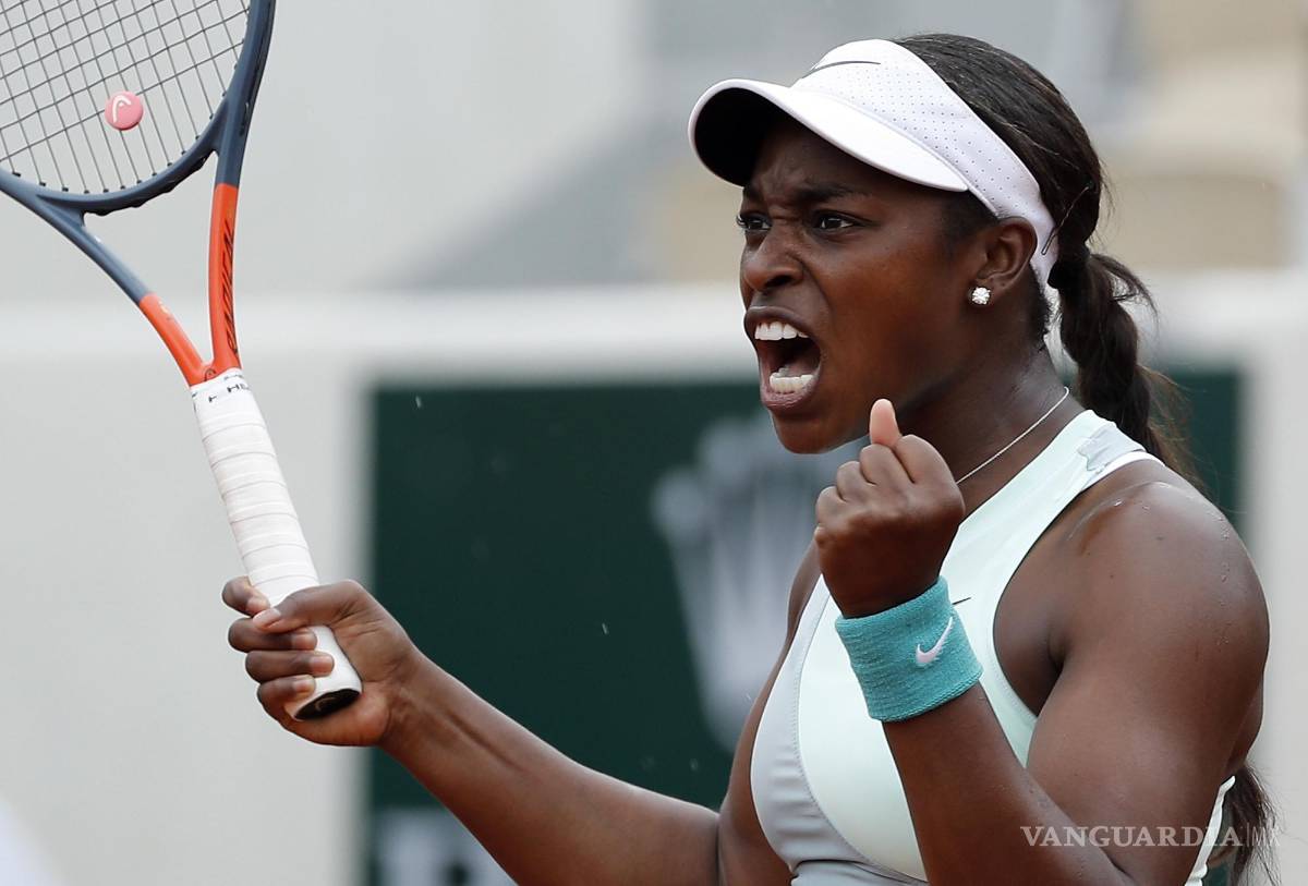 $!Sloane Stephens de los EU celebra ganar contra Jule Niemeier de Alemania en su partido de primera ronda de mujeres en Roland Garros en París, Francia.