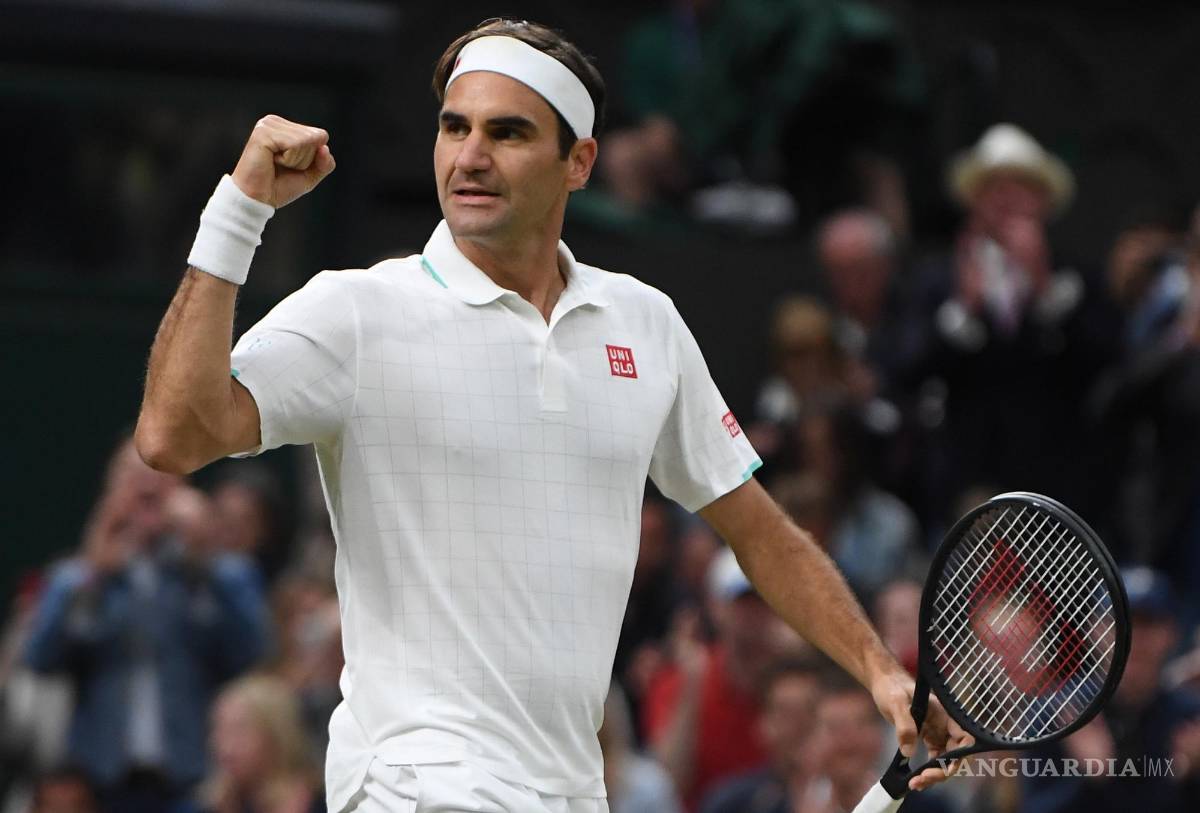 $!Roger Federer de Suiza celebra ganar su partido de cuarta ronda en el Campeonato de Wimbledon, en Londres, Gran Bretaña, el 05 de julio de 2021.