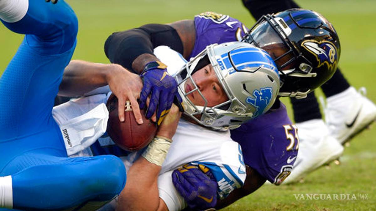 Defensa de Ravens arrolla a los Lions