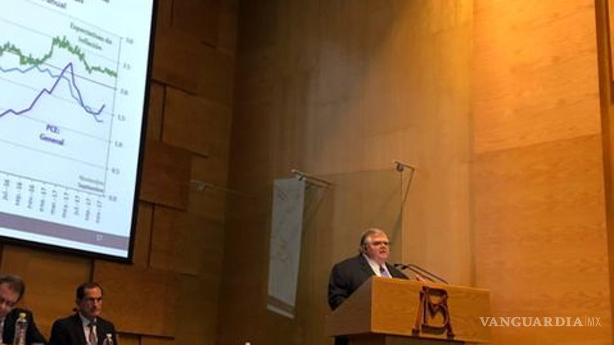 Carstens dice adiós a Banxico, con bajo pronóstico de PIB para 2017