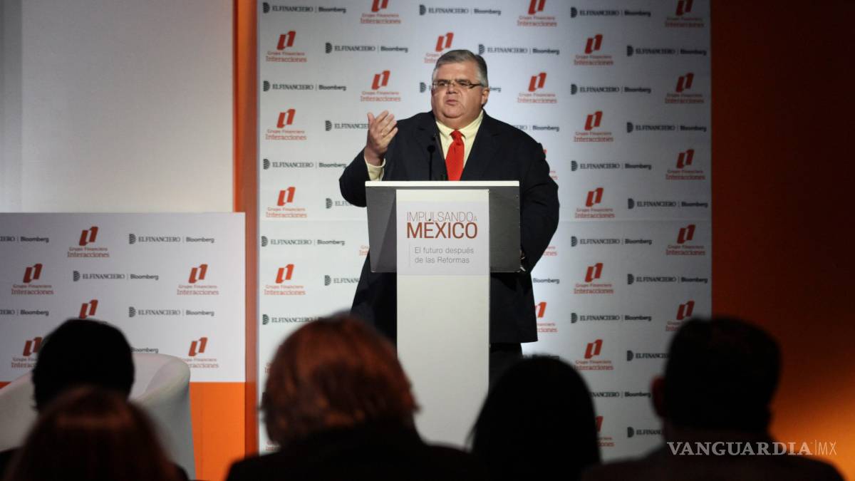 No vendrá del exterior la recuperación; Carstens: economía de EU, débil