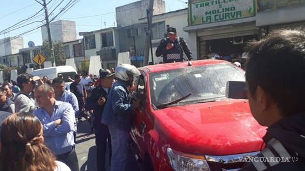 Automovilista embiste a manifestantes en CDMX y desata enfrentamiento