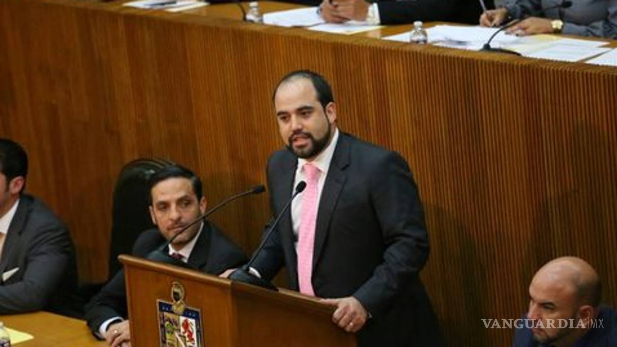Primo de los Moreira se integra al Congreso de Nuevo León