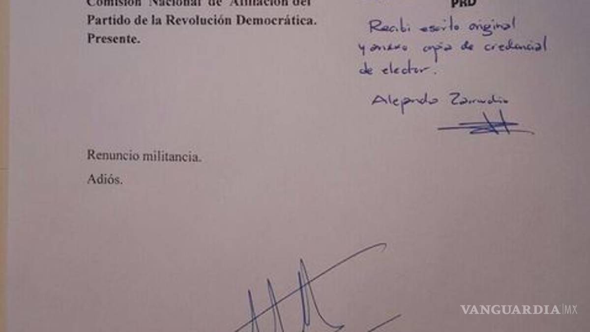 Senador renuncia a militancia del PRD con sólo 3 palabras