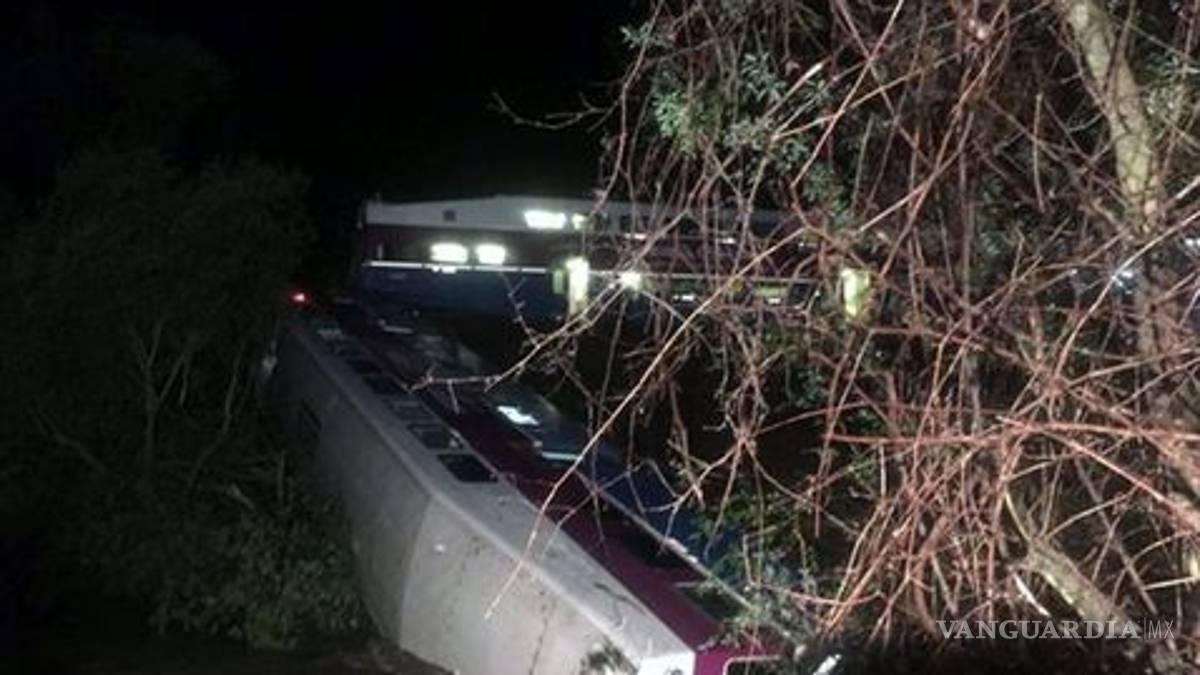 Tren descarrila en California; deja doce heridos