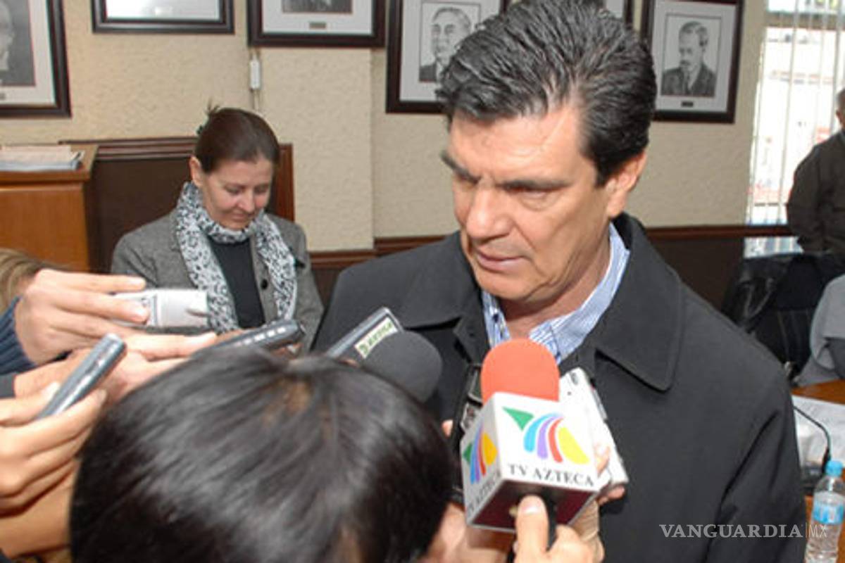 Renuncia José Ángel Pérez al PAN