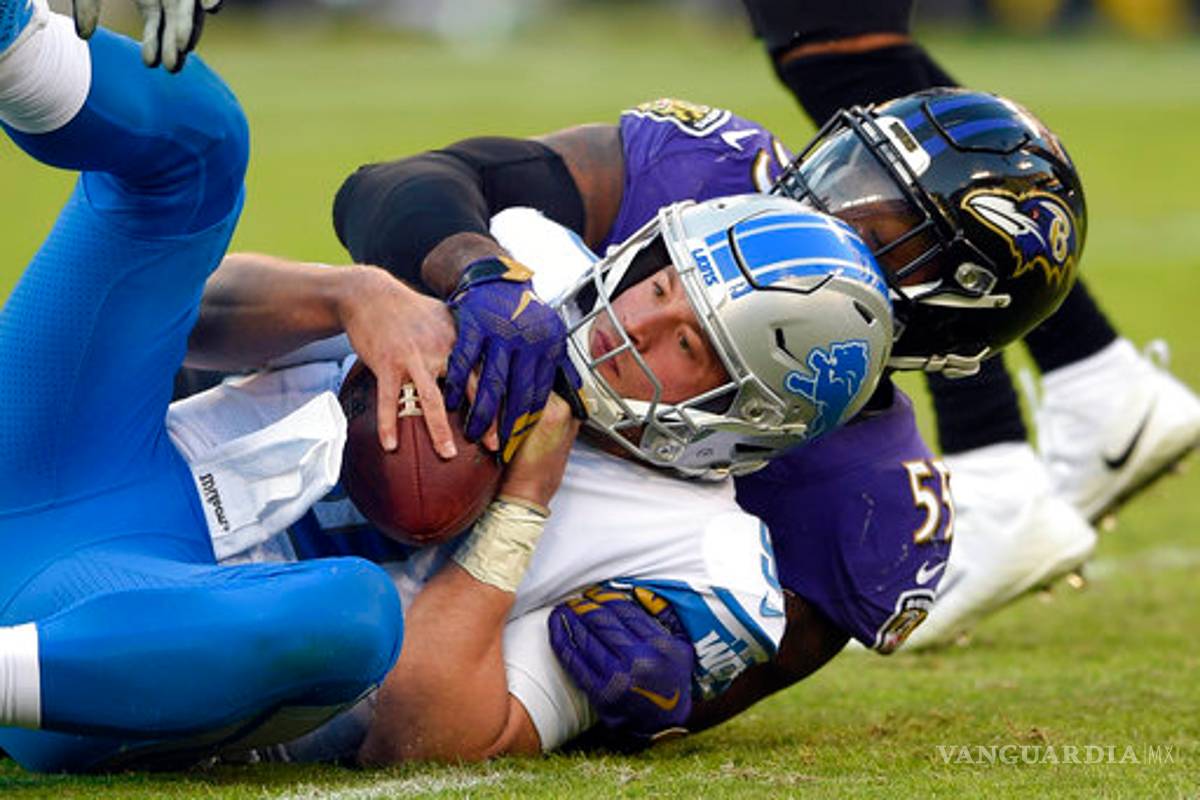 Defensa de Ravens arrolla a los Lions