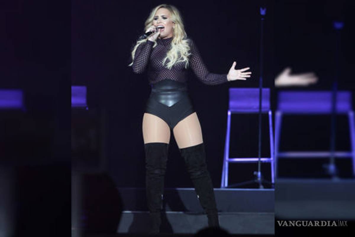 Demi Lovato y Paulina Rubio 'brillan' en el Palacio